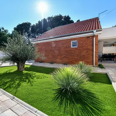 Villa Luxury With A Parking Space Barotul, - 21651