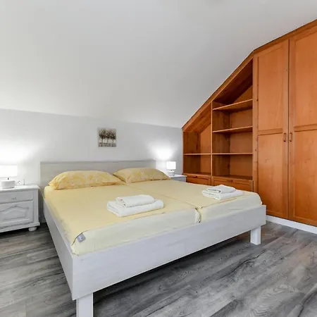 Villa Luxury With A Parking Space Barotul, - 21651